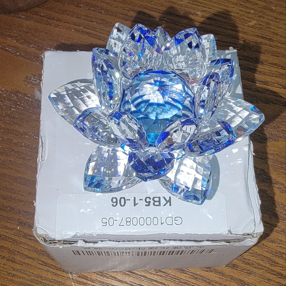 Blue Crystal Flower - Picture 4 of 4